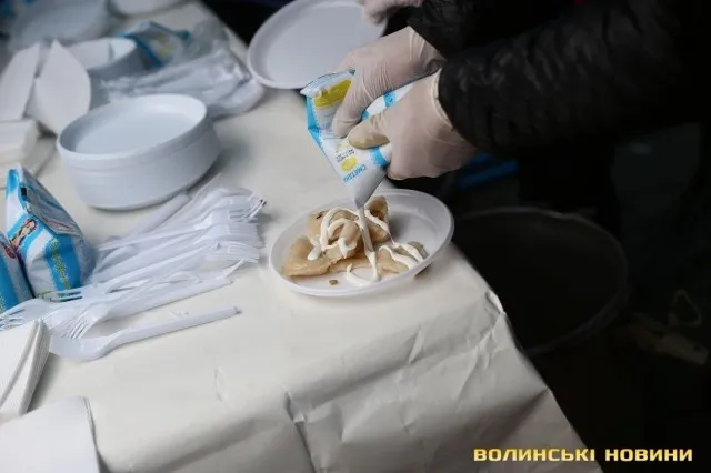 На луцькому «Фестивалі національної кухні» смакували борщ та вареники (фото)
