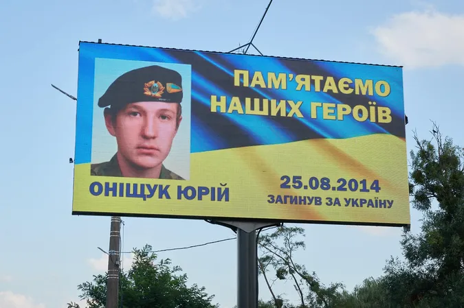 У Луцьку на рекламних бордах розмістили фото та імена загиблих захисників (фото)