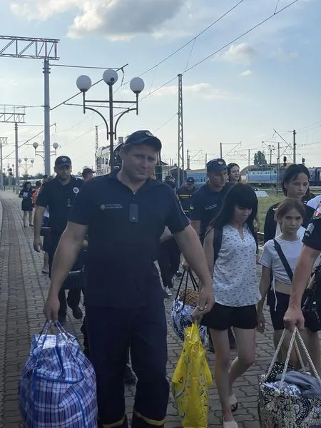 На Волині зустріли евакуаційний потяг з Харківщини (фото)