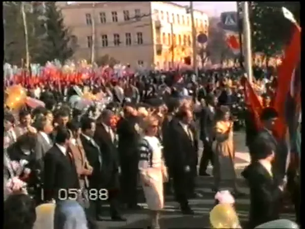 Як Луцьк на першотравневий парад ходив у 80-х роках (ВІДЕО, ФОТО)