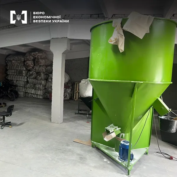 У Луцькому районі «накрили» підпільне виробництво побутової хімії відомих брендів (фото)