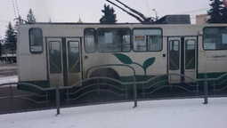 У Луцьку під час руху тролейбуса загорілося колесо: приїхали пожежні машини (фото, відео)