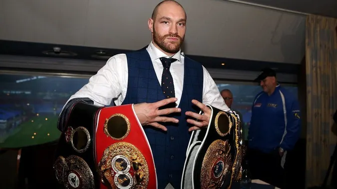 Ф'юрі відмовився від чемпіонських поясів