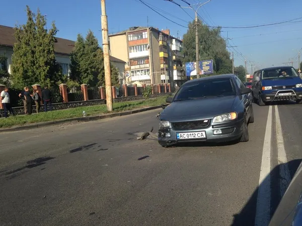 У Луцьку – аварія: потовклися два автомобілі (фото)