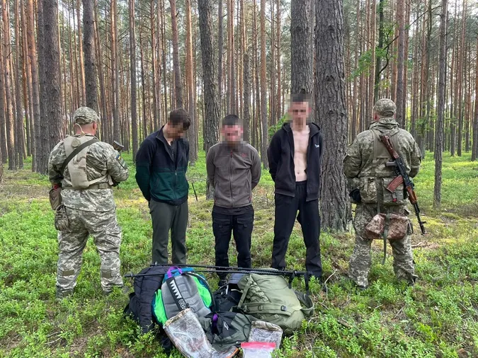 Йшли до кордону: на Волині затримали чотирьох ухилянтів (фото)