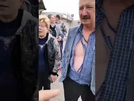 Луцькі муніципали знесли паркан на Старому ринку (відео)