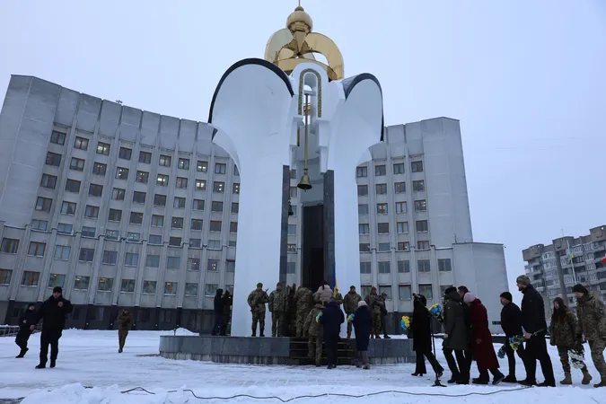 У Луцьку віддали шану Героям у День Соборності України