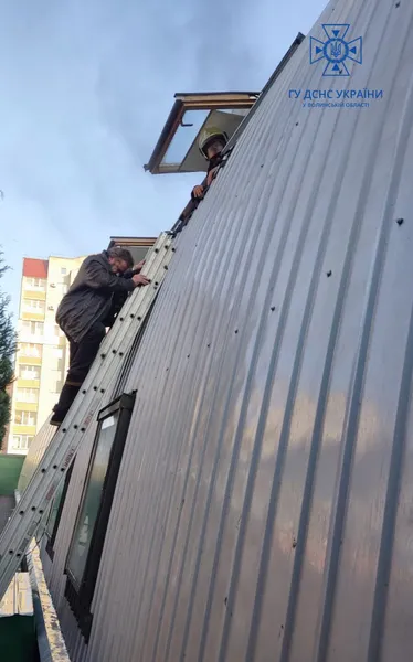 Дітей знімали по драбині: деталі пожежі в «Олімпії» у Луцьку (фото, відео)
