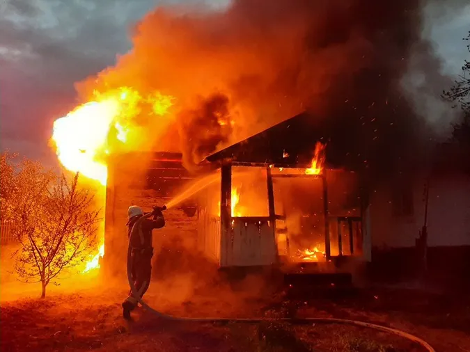 У селі на Волині горів дерев'яний будинок