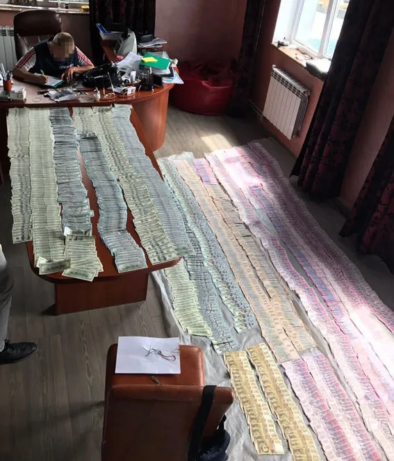 На Волині  вилучили «чорну касу» митників і 11 тонн спирту (фото)