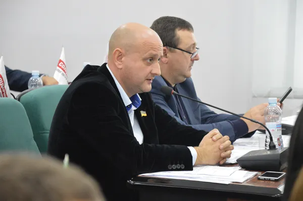 «Рвали на собі сорочки….»,  -пригадував Ткачук.

«… і плаття», - подумавши трохи,  додав він.
