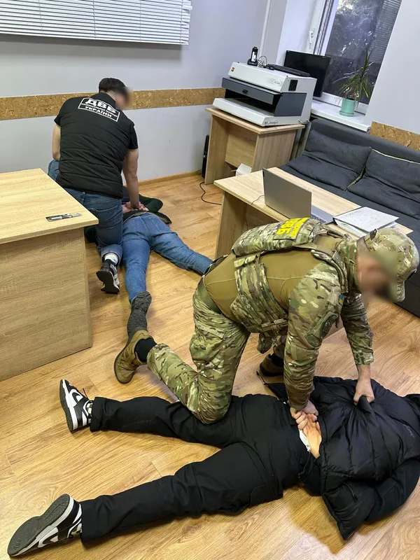 Не доїхали: на Волині викрили спробу підкупу прикордонника заради втечі до Польщі (фото)