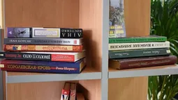 У луцькому ЦНАПі з'явилася поличка для обміну книгами (фото)