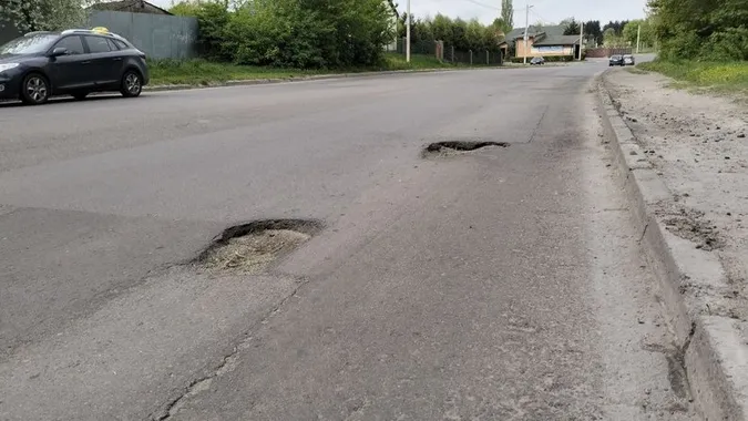 На Волині склали майже пів сотні вимог і приписів за неналежне утримання автодоріг (відео)