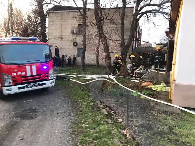У Луцьку на Шевченка горів житловий будинок: троє людей загинуло (фото)
