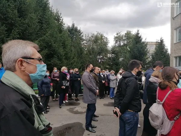 Луцький пологовий мітингує проти передачі корпусу  для COVID-19-пацієнтів