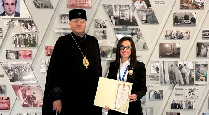 Настоятель ПЦУ Епіфаній нагородив очільницю волинської лікарні відзнакою святого Пантелеймона (фото)