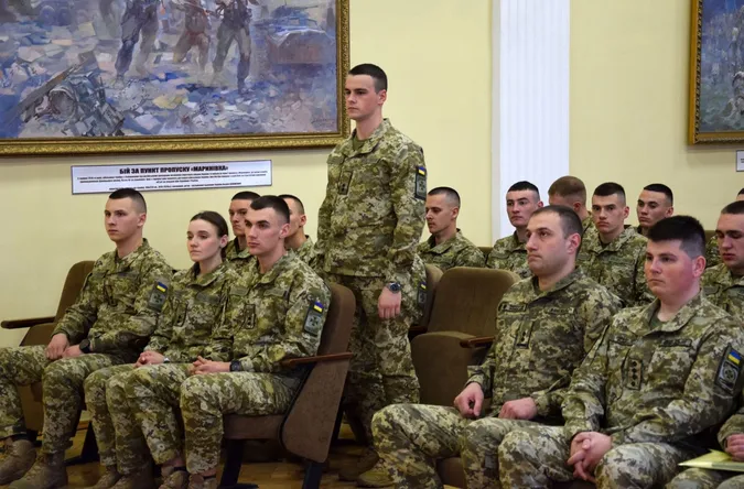 Лави Волинського прикордонного загону поповнили молоді лейтенанти (фото)