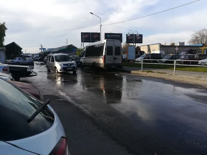 У Луцьку «попливла» вулиця Кравчука: що відомо (фото, відео)
