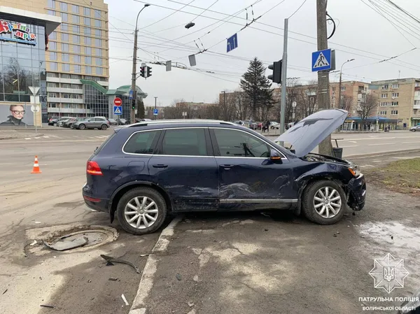 У Луцьку на Рівненській врізалися два легковики: деталі (фото)