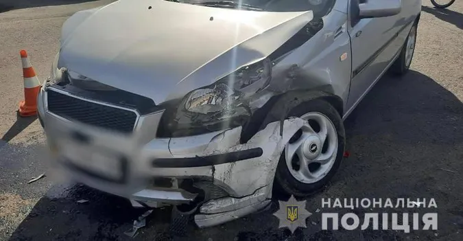 Постраждала пасажирка: у Луцьку зіткнулися Opel і Chevrolet (фото, відео)