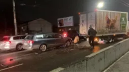 У Луцьку на мосту біля Там Таму зіткнулись близько 12 авто (фото)