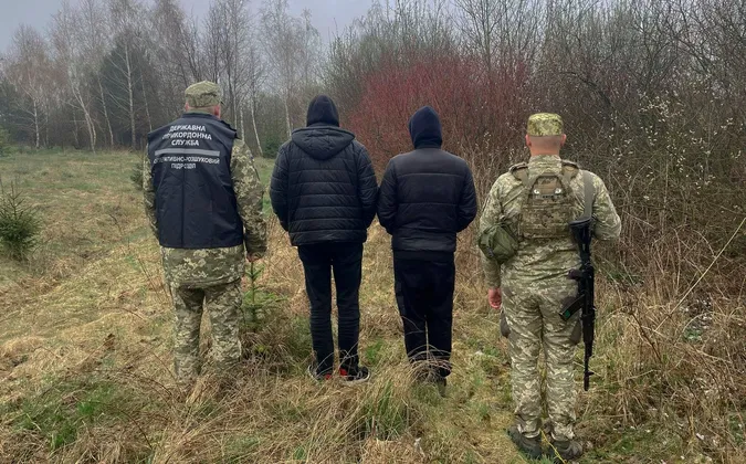 Пробиралися до Польщі: на Волині прикордонники спіймали двох ухилянтів