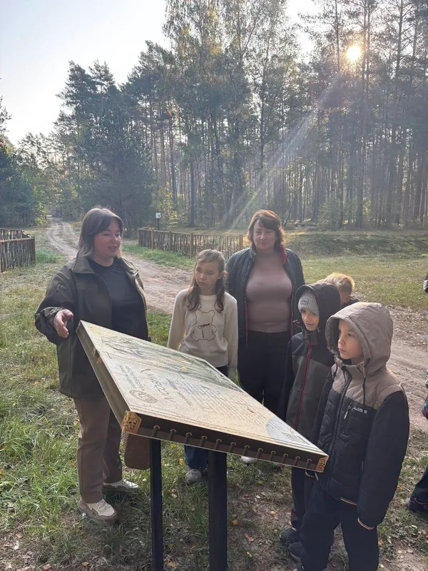 Таємниці дикої природи: на Волині шукали сліди бобрів, а зустріли рідкісного яскраво-блакитного птаха (фото)