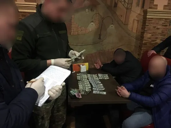 На Волині спіймали на хабарі працівника СБУ (фото)