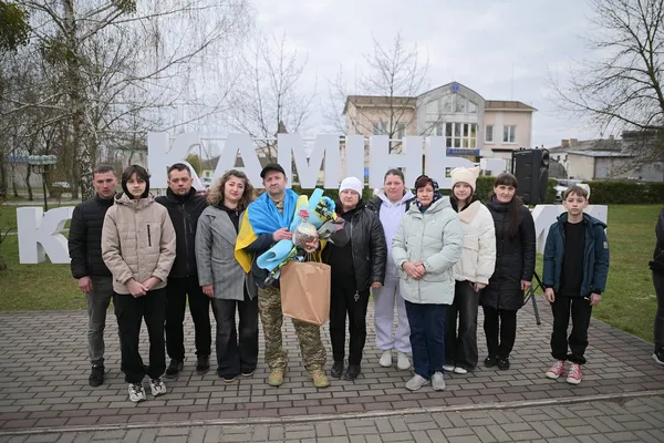 На рідну землю після полону повернувся волинянин Василь Луцик (фото)