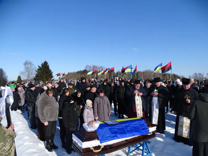 На Волині попрощались з Героєм Романом Махнюком (фото)