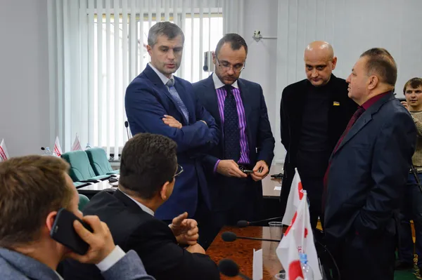 Такий розвиток подій змусив політиків призадуматися