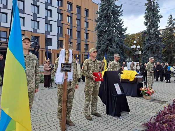 У Ковелі попрощалися із Захисником Петром Коломійчуком, який загинув у ДТП на Дніпропетровщині (фото)