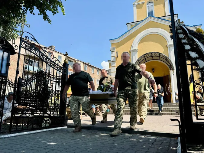 У Нововолинську попрощалися із захисником Михайлом Лисом (фото)