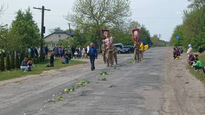Помер від важкої хвороби: на Волині поховали Захисника Володимира Головашова (фото)