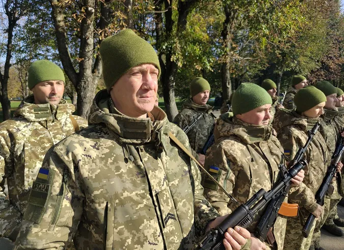 І контрактники, і мобілізовані: у Луцьку прикордонники склали присягу (фото)