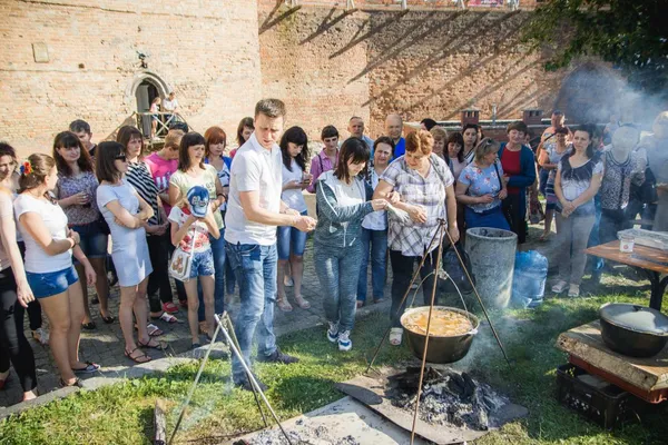 У замку Любарта відсвяткували День працівників текстильної і легкої промисловості*