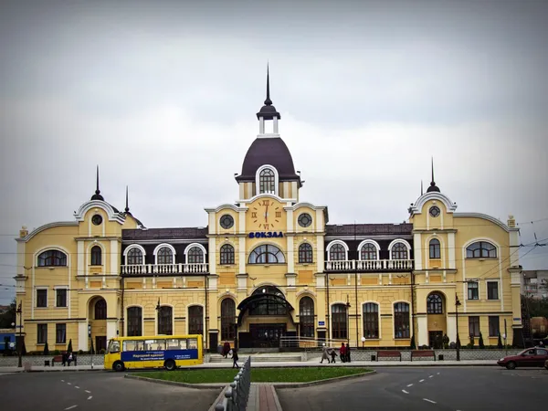 Луцький залізничний вокзал - в ТОП-15 найкрасивіших в Україні
