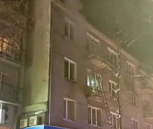 У центрі Луцька - пожежа: працюють рятувальники та медики
