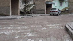 У Луцьку на Соборності відремонтували двір (фото)