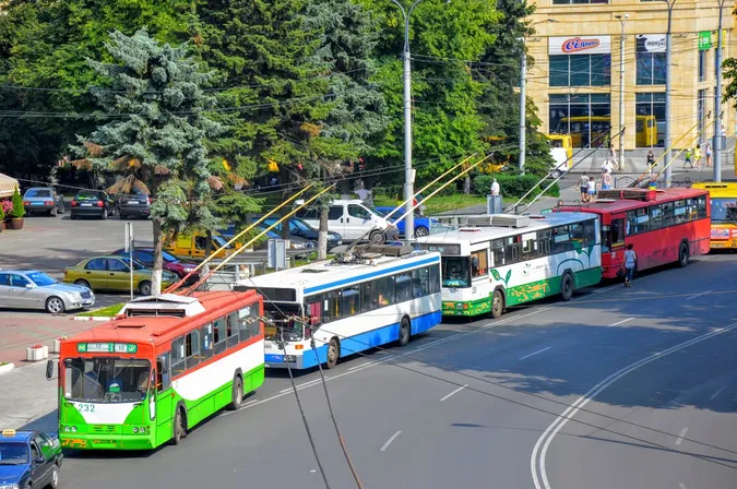 Лучани нарікають на роботу міського транспорту