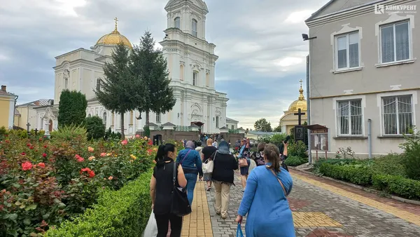 У Луцьку прощаються із трьома загиблими захисниками (фото, відео)