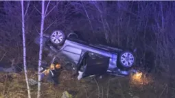 На «Варшавці» BMW злетіла у кювет – постраждали водій і пасажир (фото)