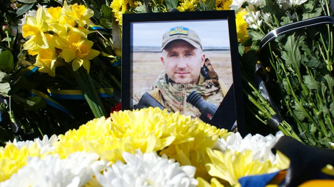 До останнього подиху – за Україну: Рожищенська громада попрощалася з Героєм Сергієм Мандзюком (фото)