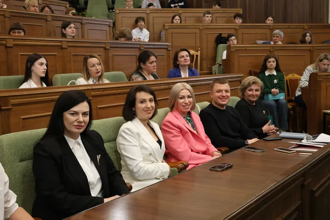 Гордість Волині: у Луцьку відзначили юних інтелектуалів та їхніх наставників (фото)