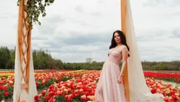 Для фотосесій серед тюльпанів у «Волинські Голландії» можна орендувати чарівні сукні: де і скільки коштують (фото)