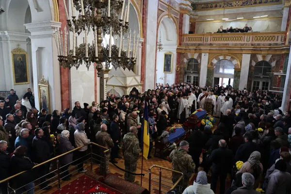 У Луцьку провели в останню дорогу двох Героїв, Євгенія Філяса та Тараса Медведчука (фото)
