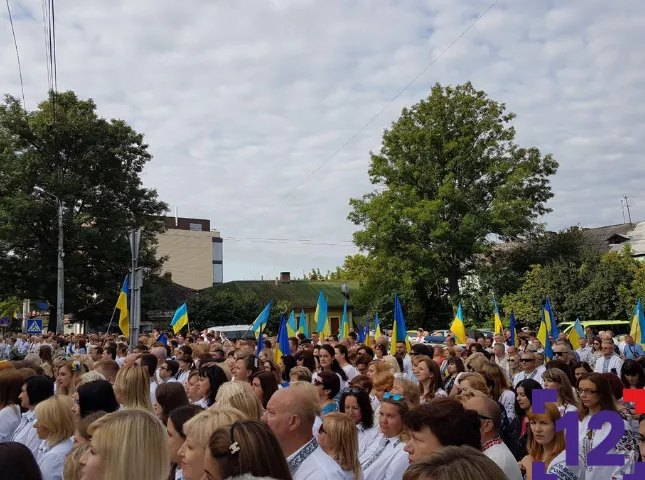 Facebook у синьо-жовтих стягах: волиняни вітають з Днем Державного Прапора (фото)