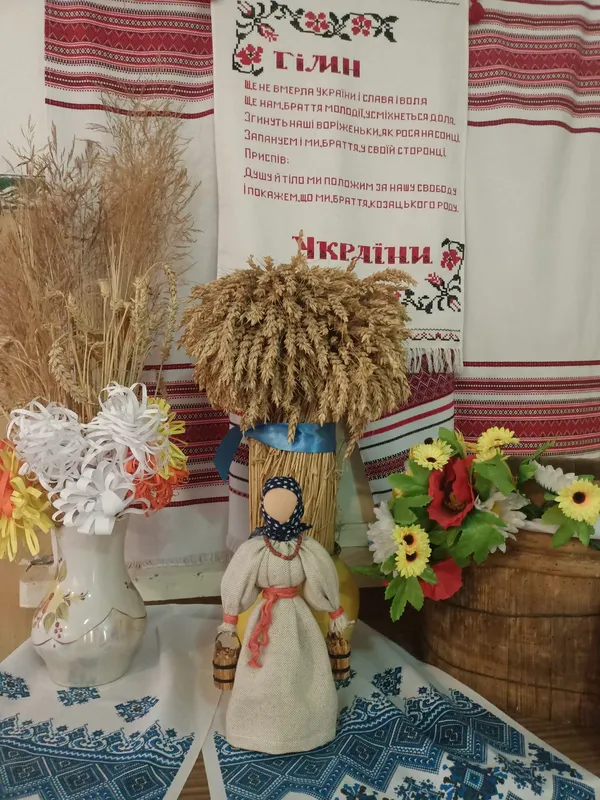 У Звірові для дітлахів організували майстер-клас «Лялька-мотанка» (фото)