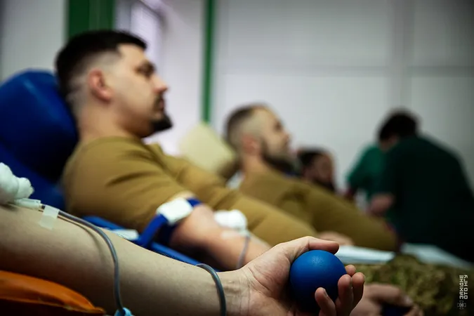 Донорство, що рятує життя: волинські нацгвардійці долучилися до здачі крові (фото)